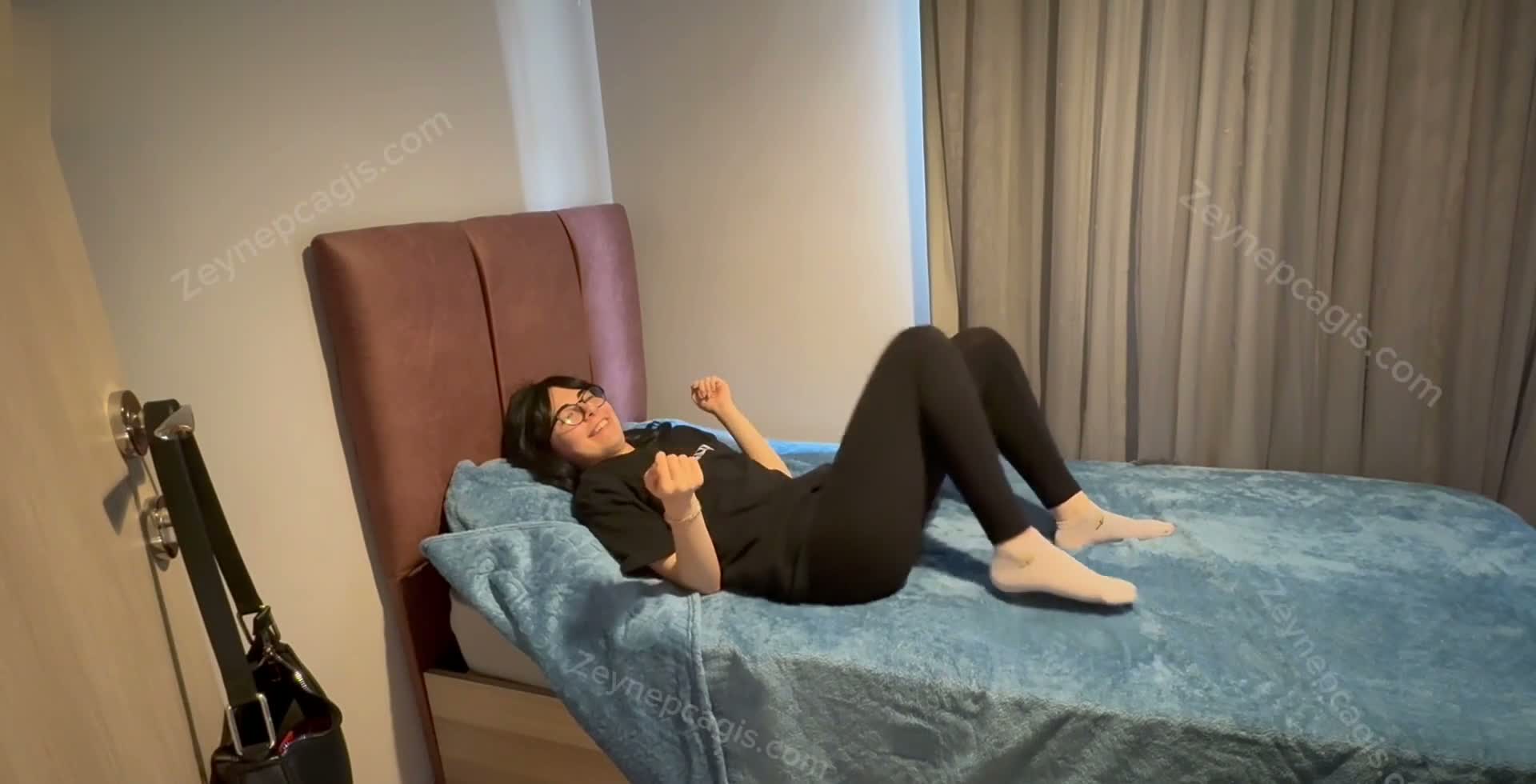 Zeynep Çağış (Ayça Çağan) ilk pornolarından